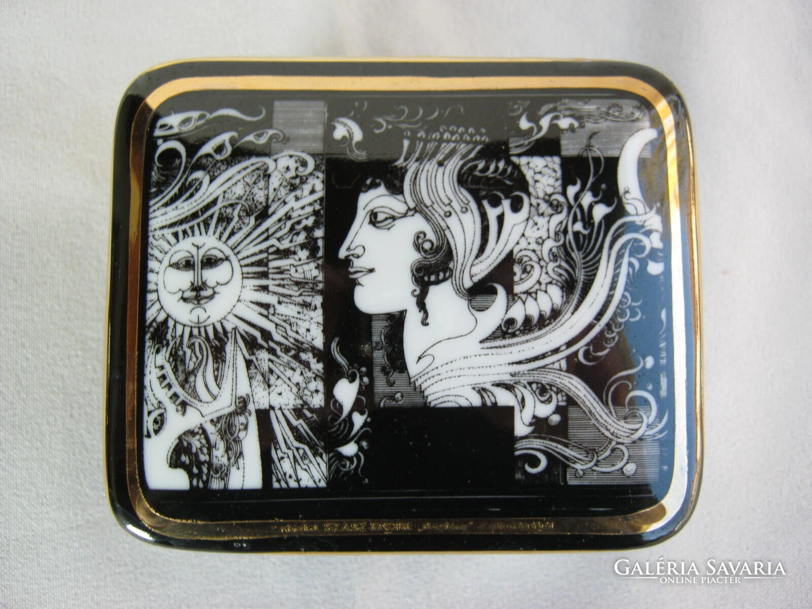 fb1716803d17bb3ceb3325ad21d215c8 hollohazi porcelan bonbonier reszlet szasz endre napfeny cimu alkotasabol